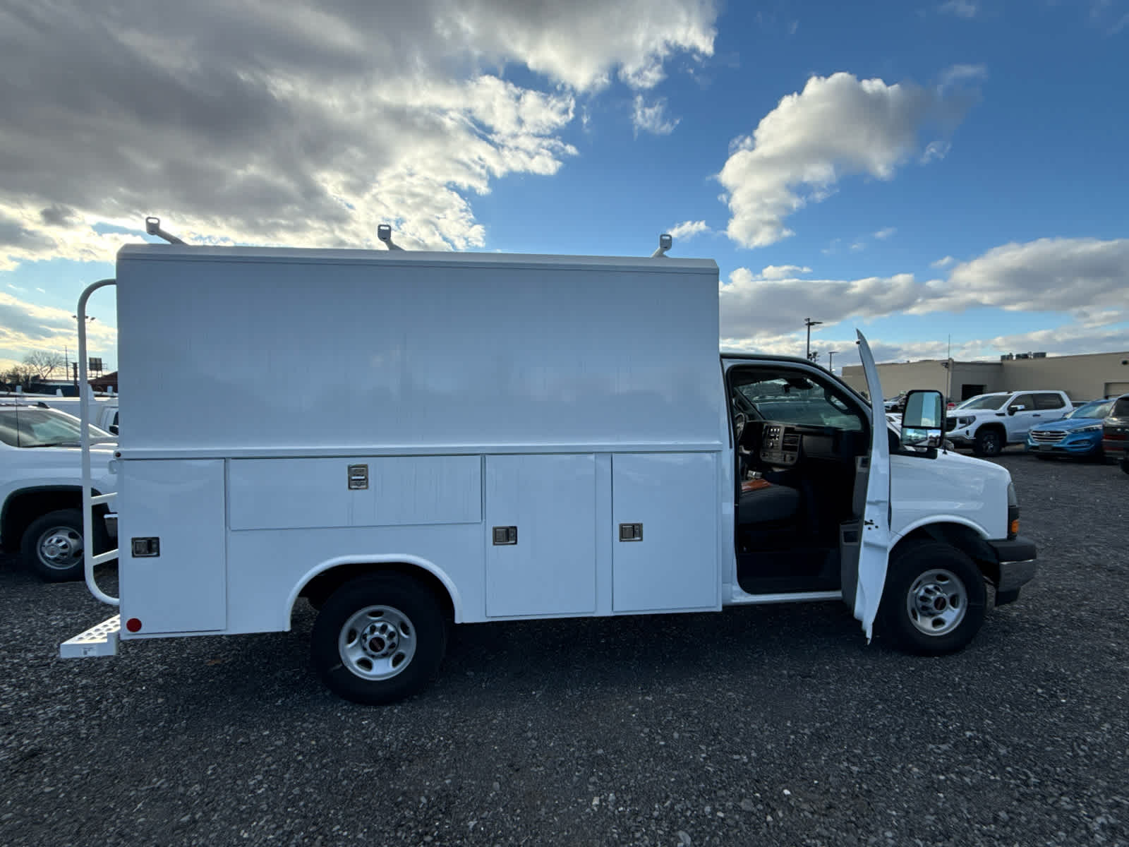 2025 GMC Savana Cutaway Work Van