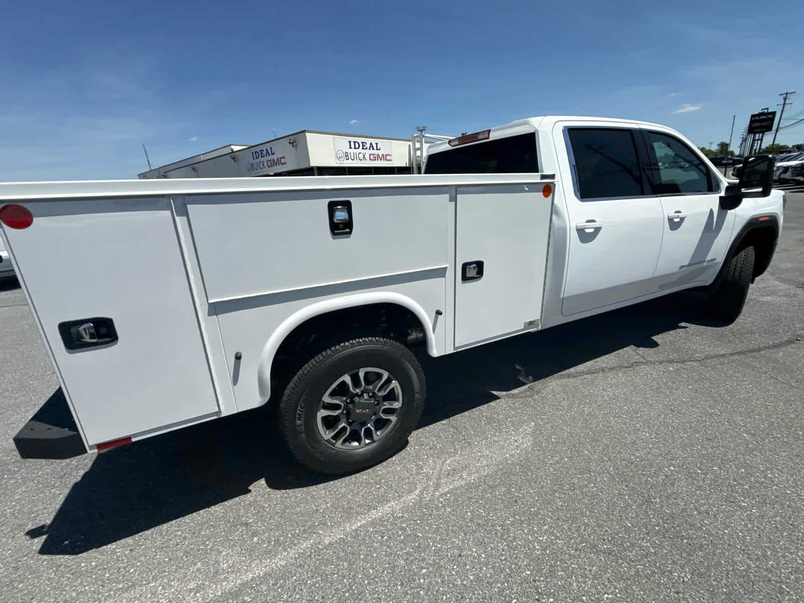 2026 GMC Sierra 3500 HD SLE