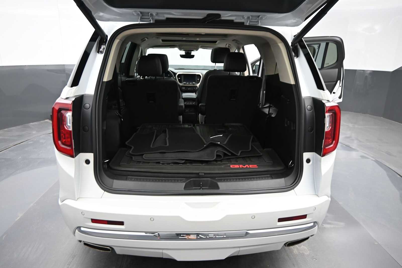 2022 GMC Acadia AWD Denali