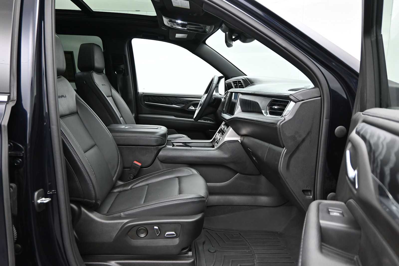 2023 GMC Yukon XL 4WD Denali
