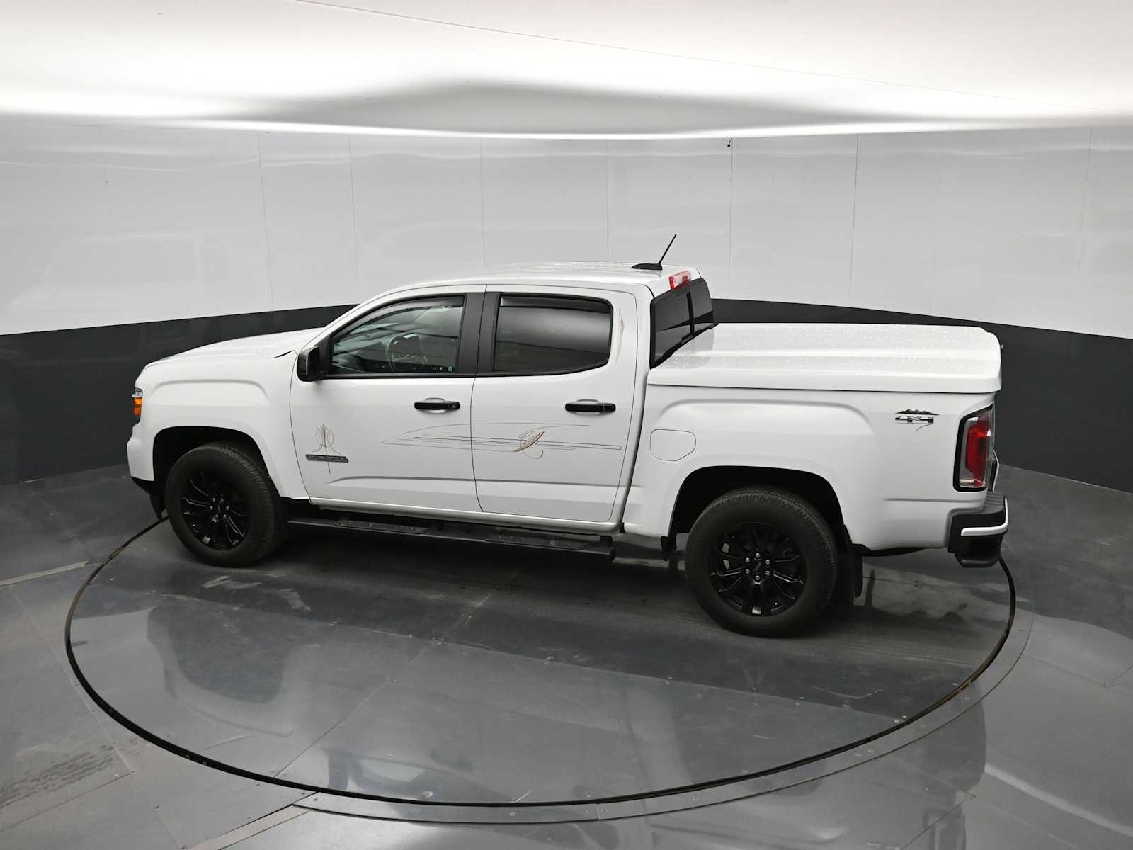 2022 GMC Canyon 4WD Crew Cab Short Box Elevation