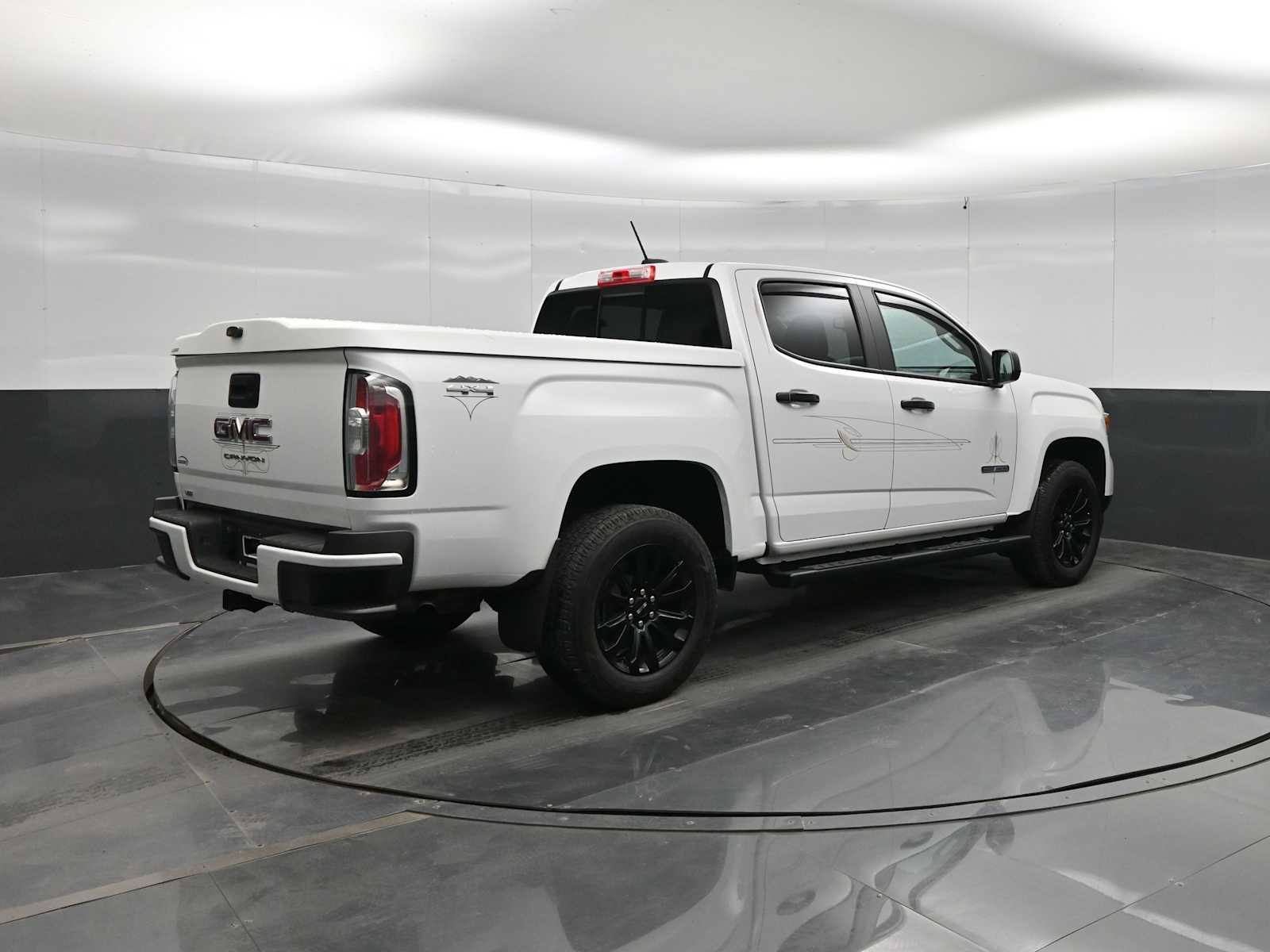 2022 GMC Canyon 4WD Crew Cab Short Box Elevation