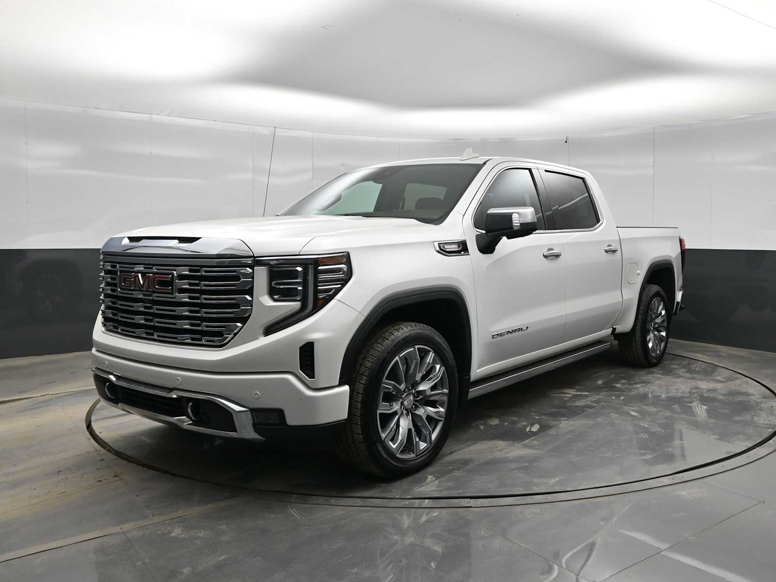 View vehicle photo 4