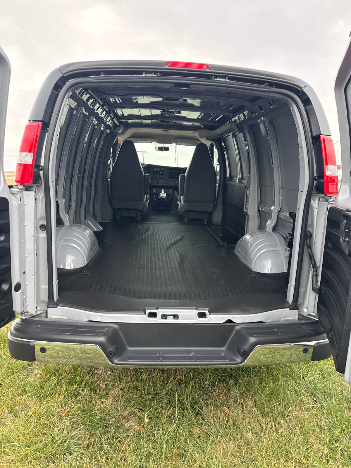 2025 GMC Savana Cargo 2500
