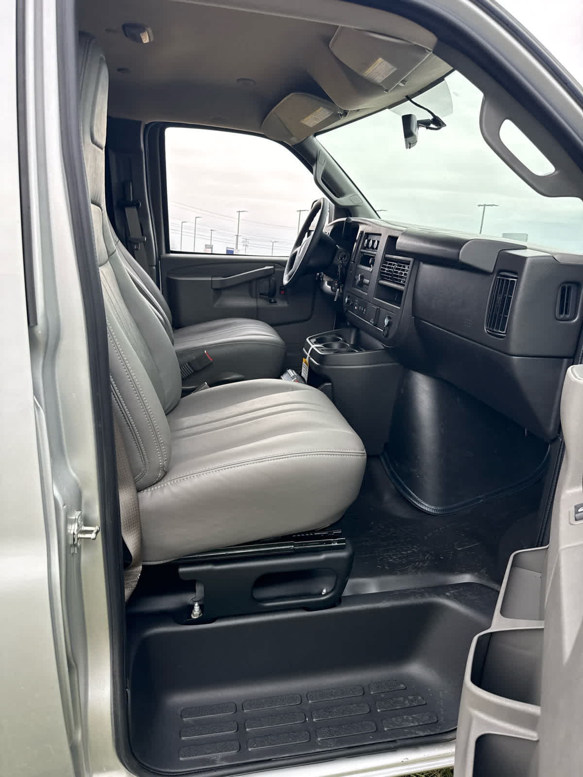 2025 GMC Savana Cargo 2500