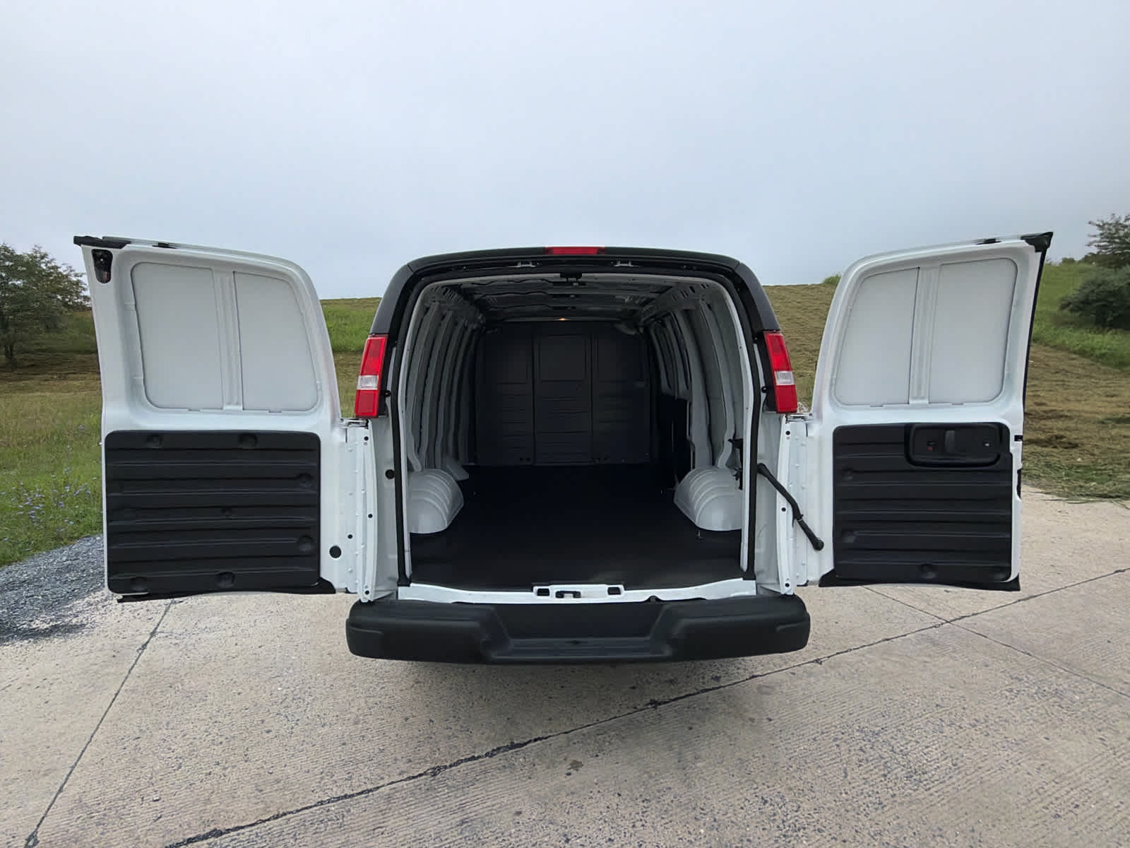 2025 GMC Savana Cargo 2500