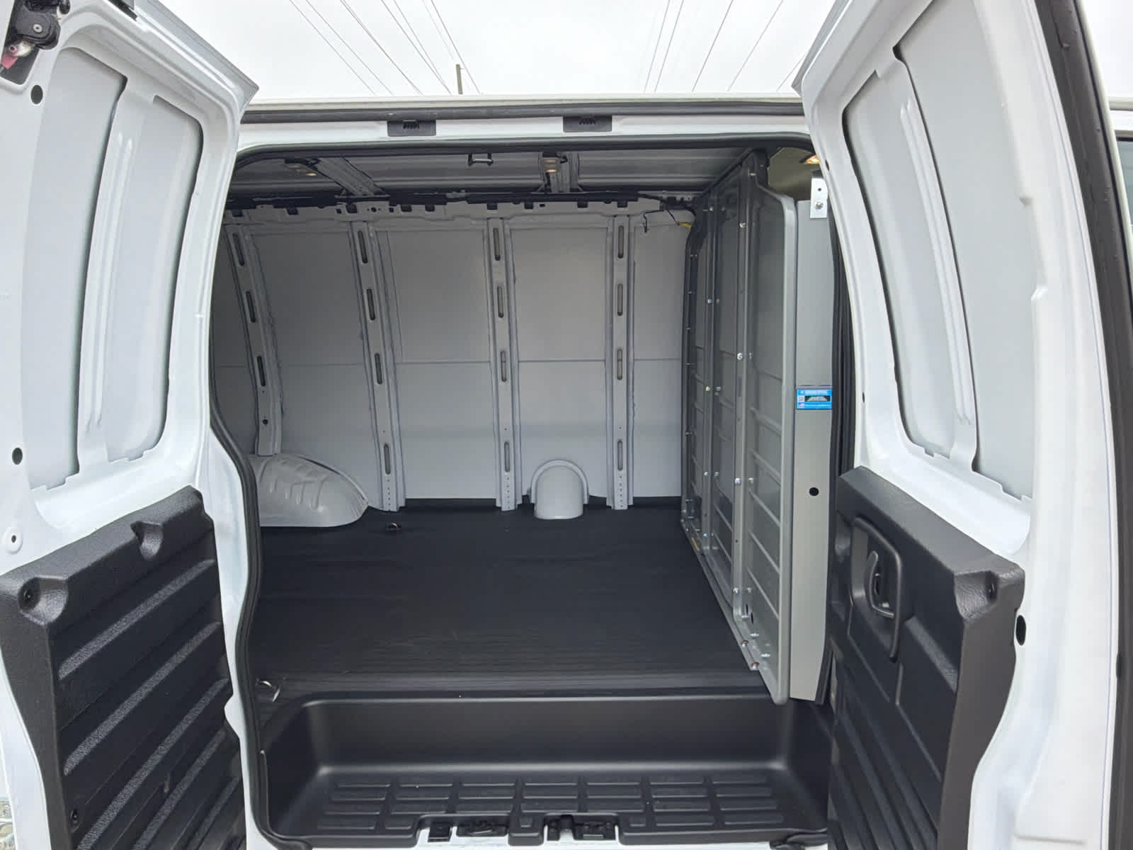 2025 GMC Savana Cargo 2500