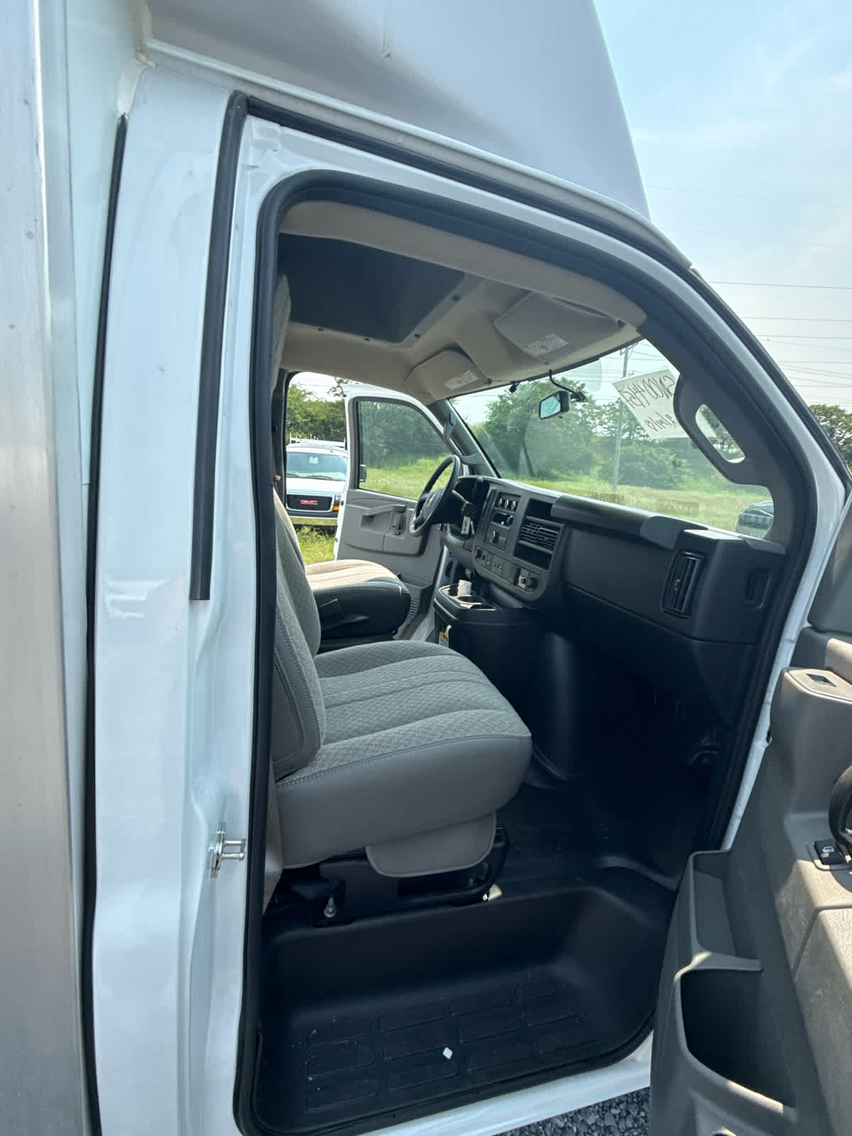2025 GMC Savana Cutaway Work Van