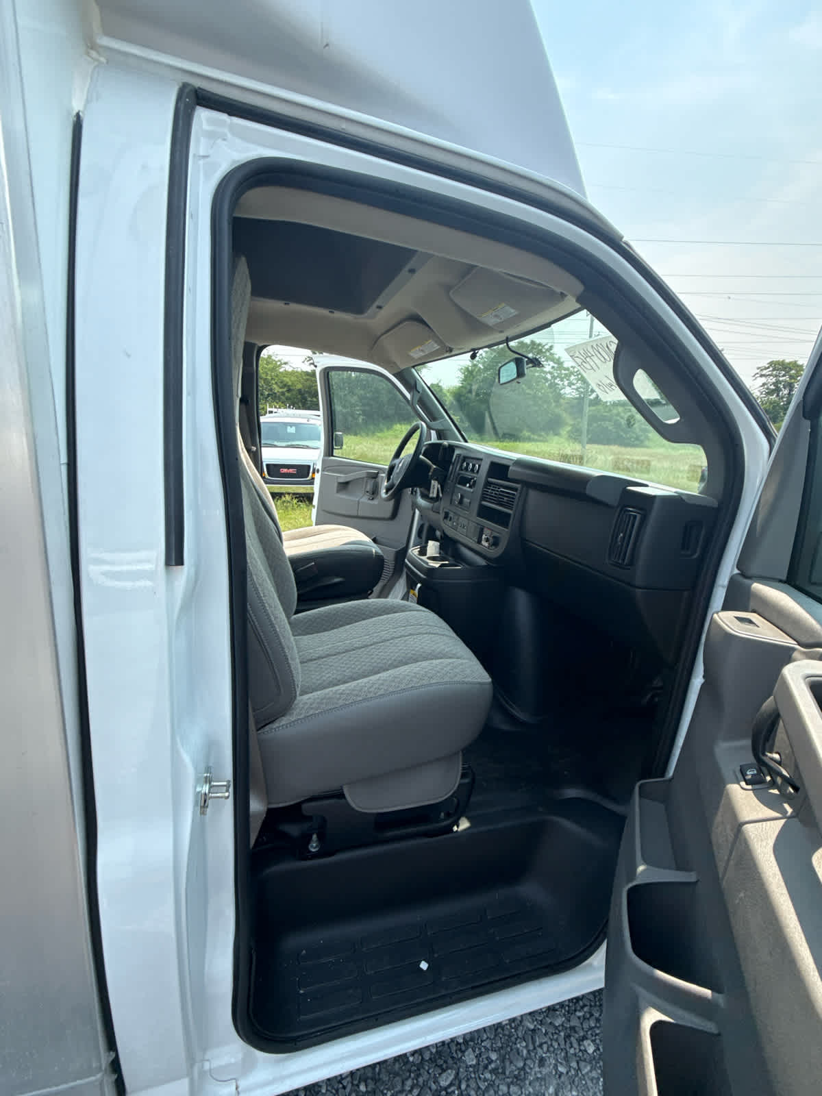2025 GMC Savana Cutaway Work Van