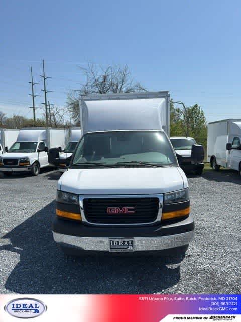 2025 GMC Savana Cutaway Work Van