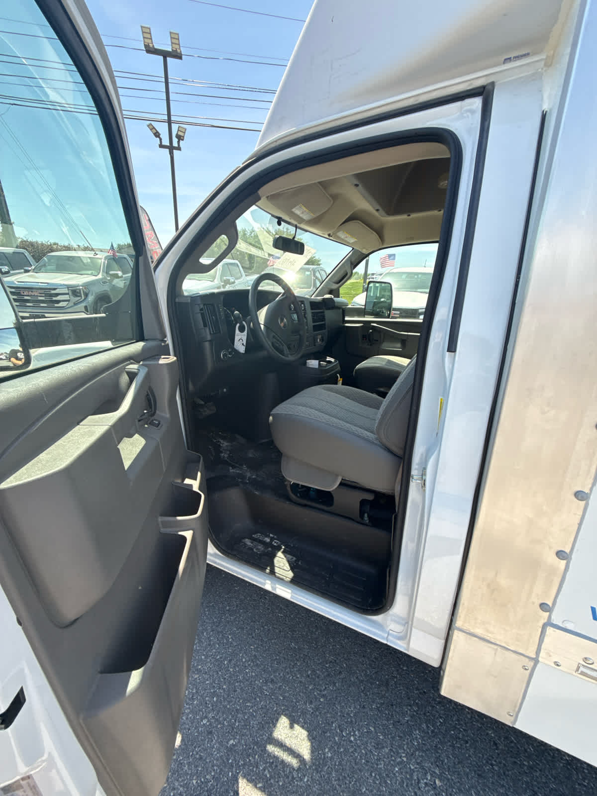 2025 GMC Savana Cutaway Work Van