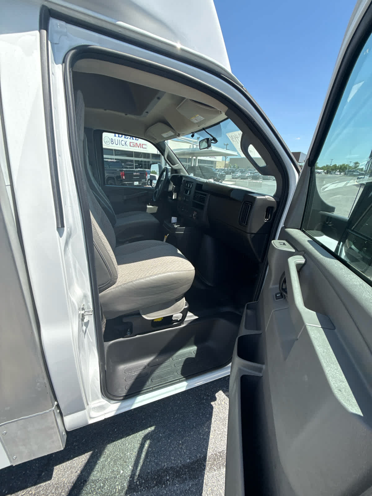 2025 GMC Savana Cutaway Work Van