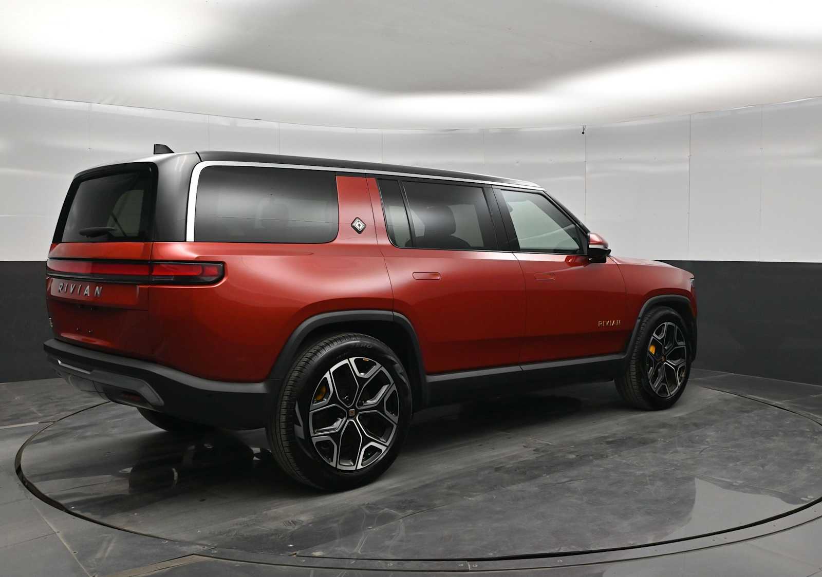 2023 Rivian R1S Adventure