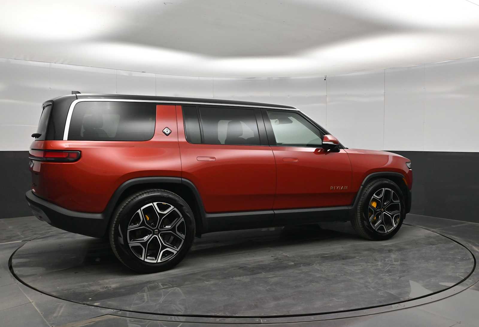 2023 Rivian R1S Adventure