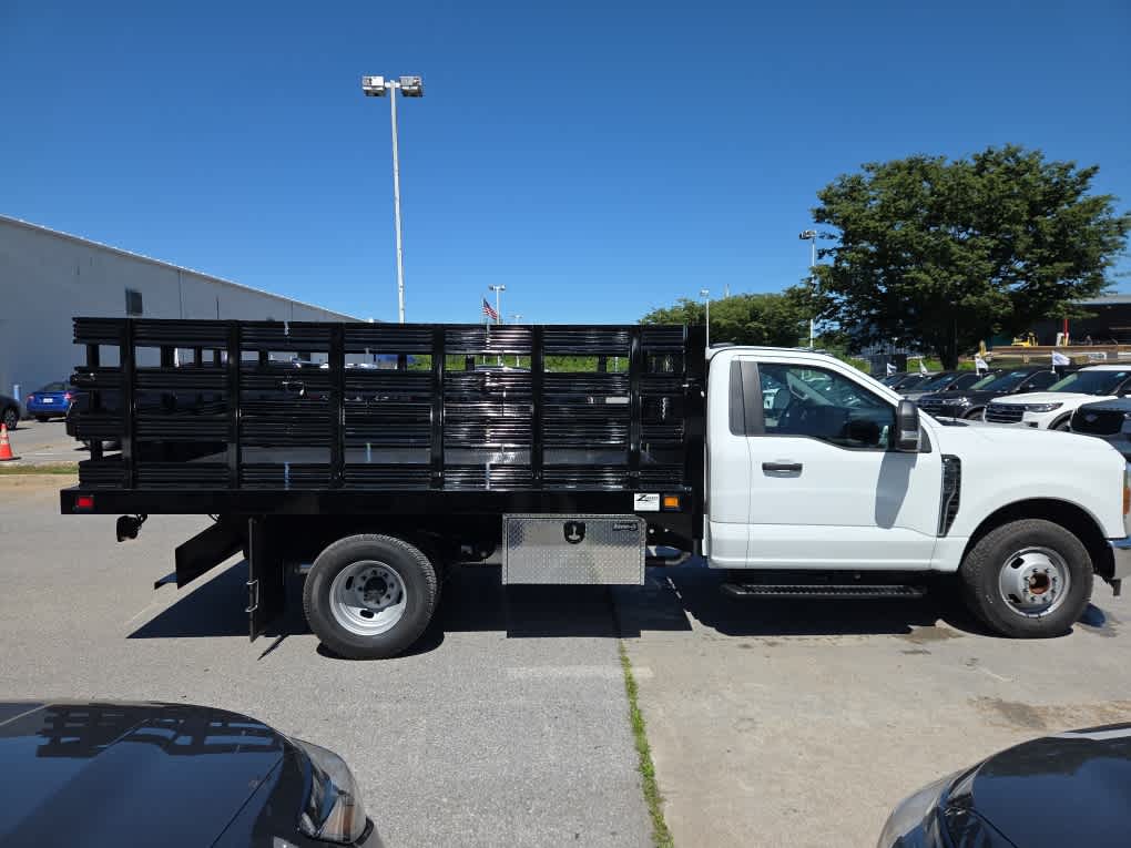 2025 Ford F-350 Chassis XL