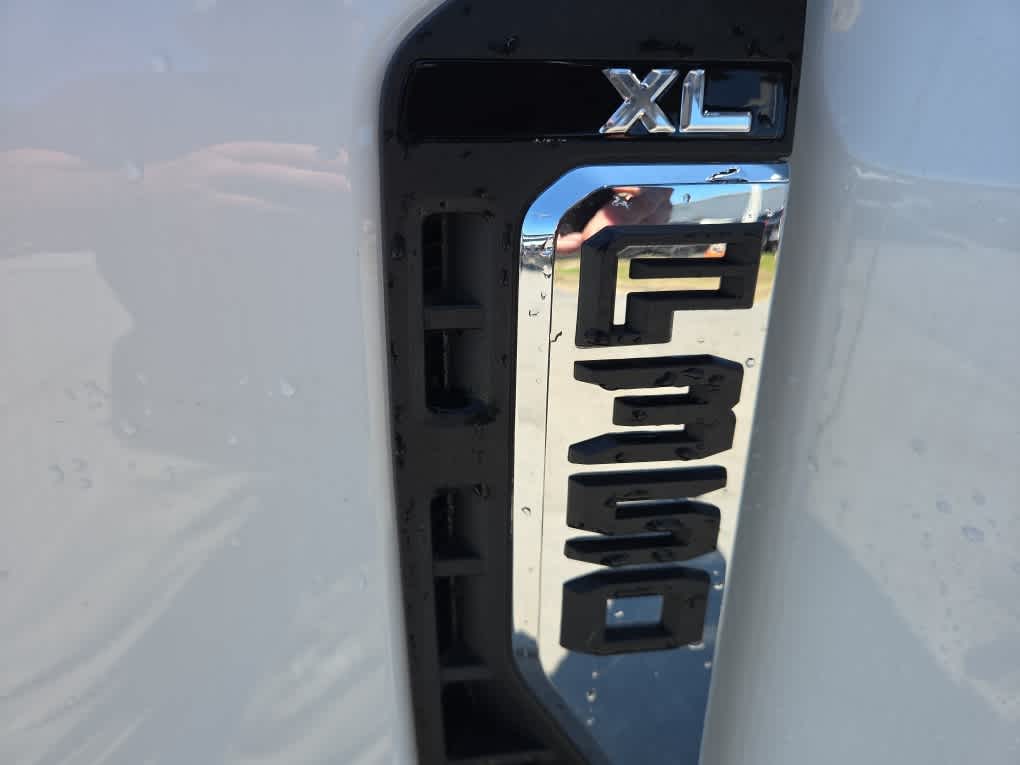 2025 Ford F-350 Chassis XL
