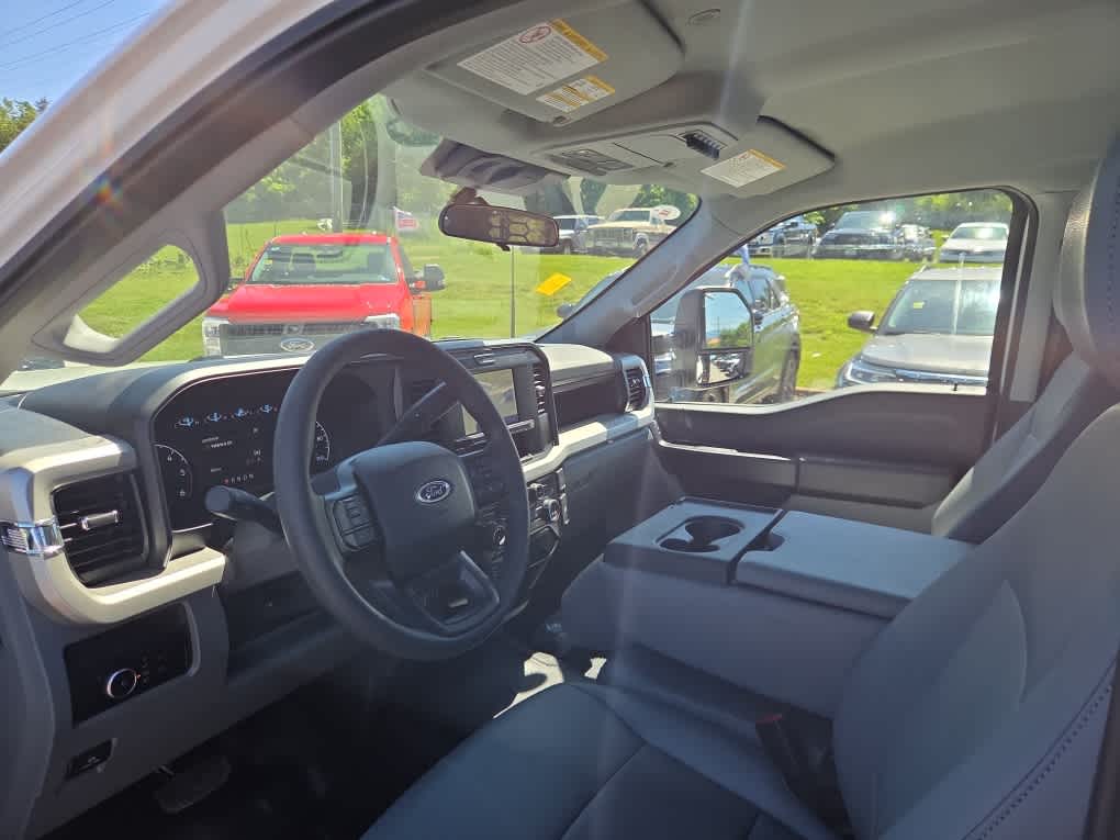 2025 Ford F-350 Chassis XL