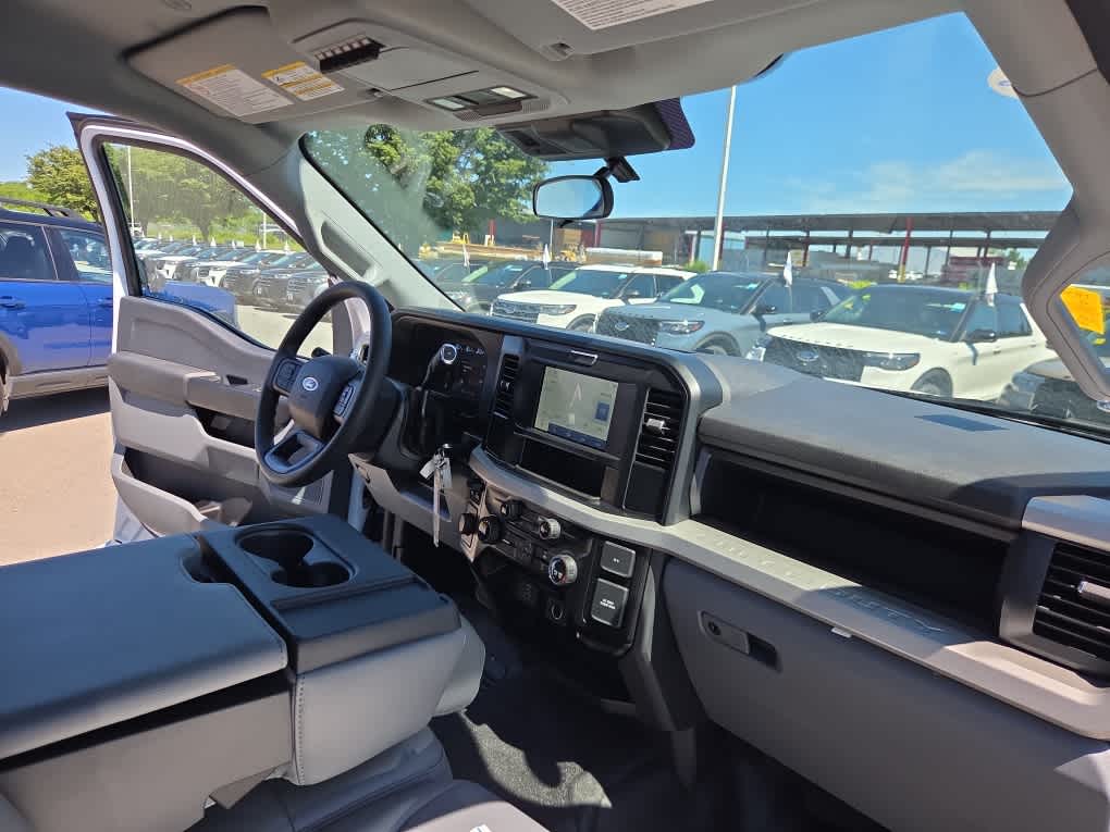 2025 Ford F-350 Chassis XL