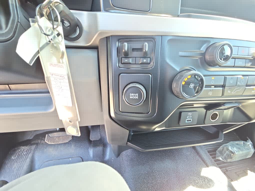 2025 Ford F-350 Chassis XL