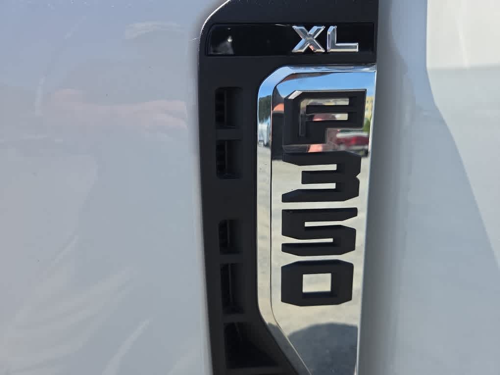 2025 Ford F-350 Chassis XL