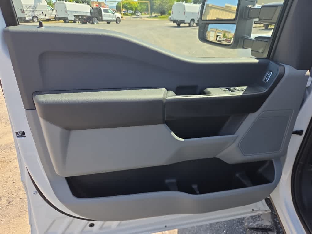 2025 Ford F-350 Chassis XL