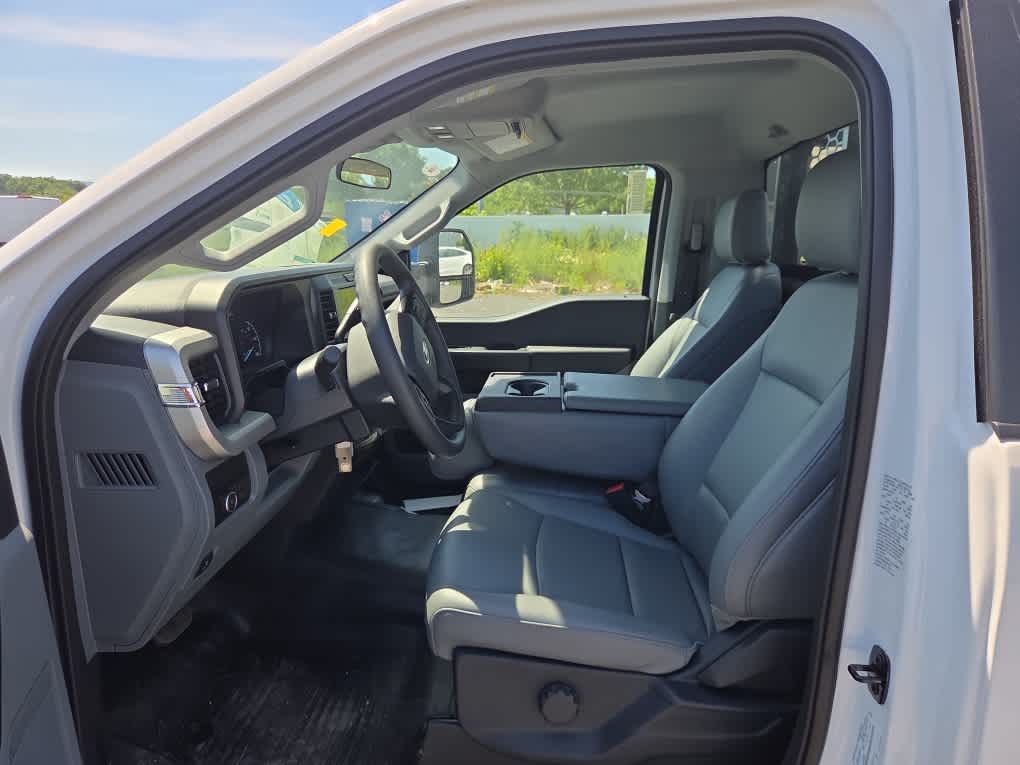 2025 Ford F-350 Chassis XL