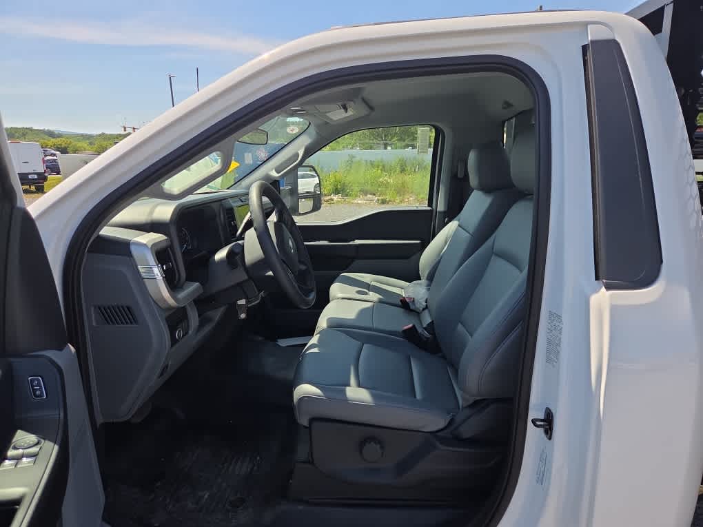 2025 Ford F-350 Chassis XL