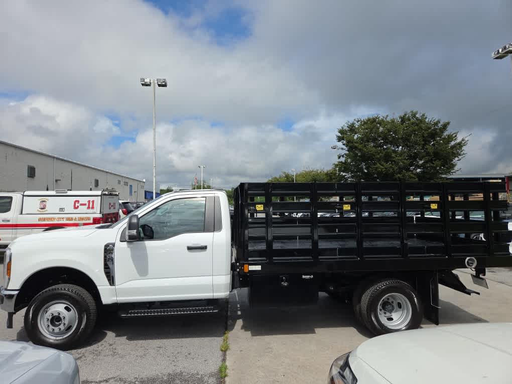 2025 Ford F-350 Chassis XL