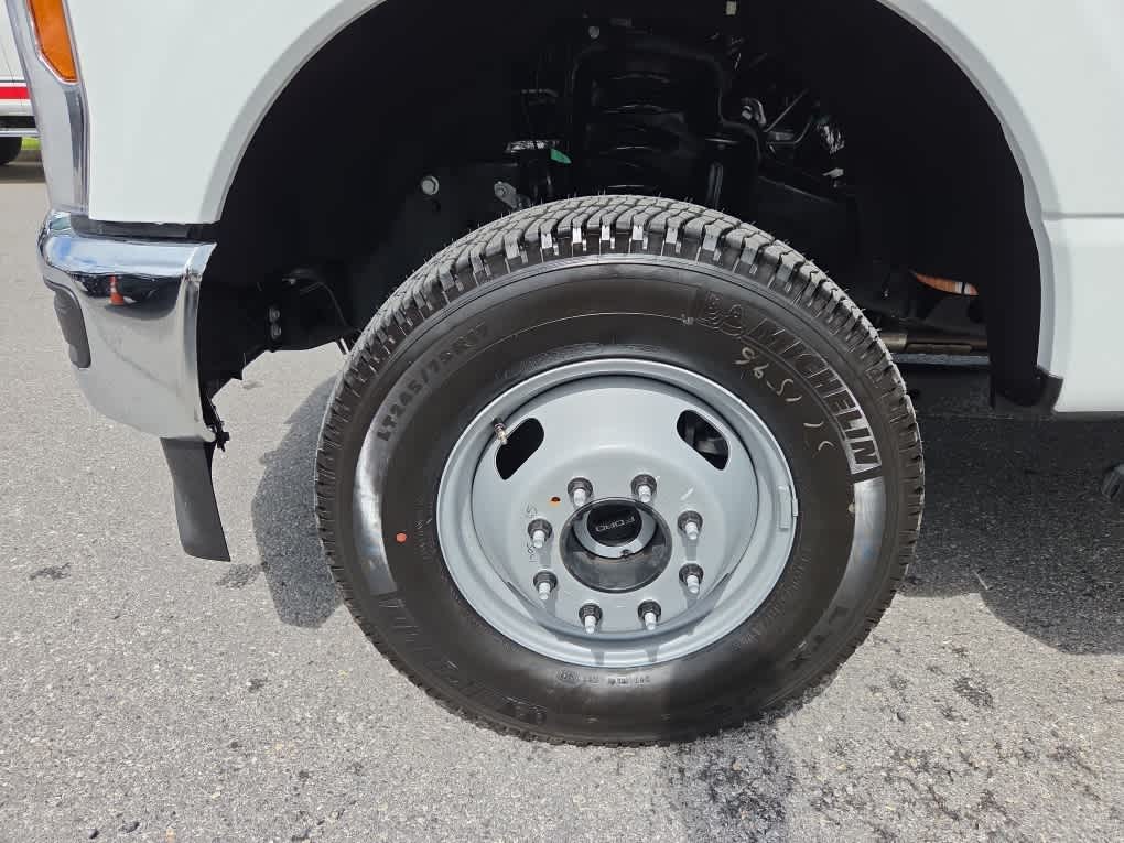 2025 Ford F-350 Chassis XL