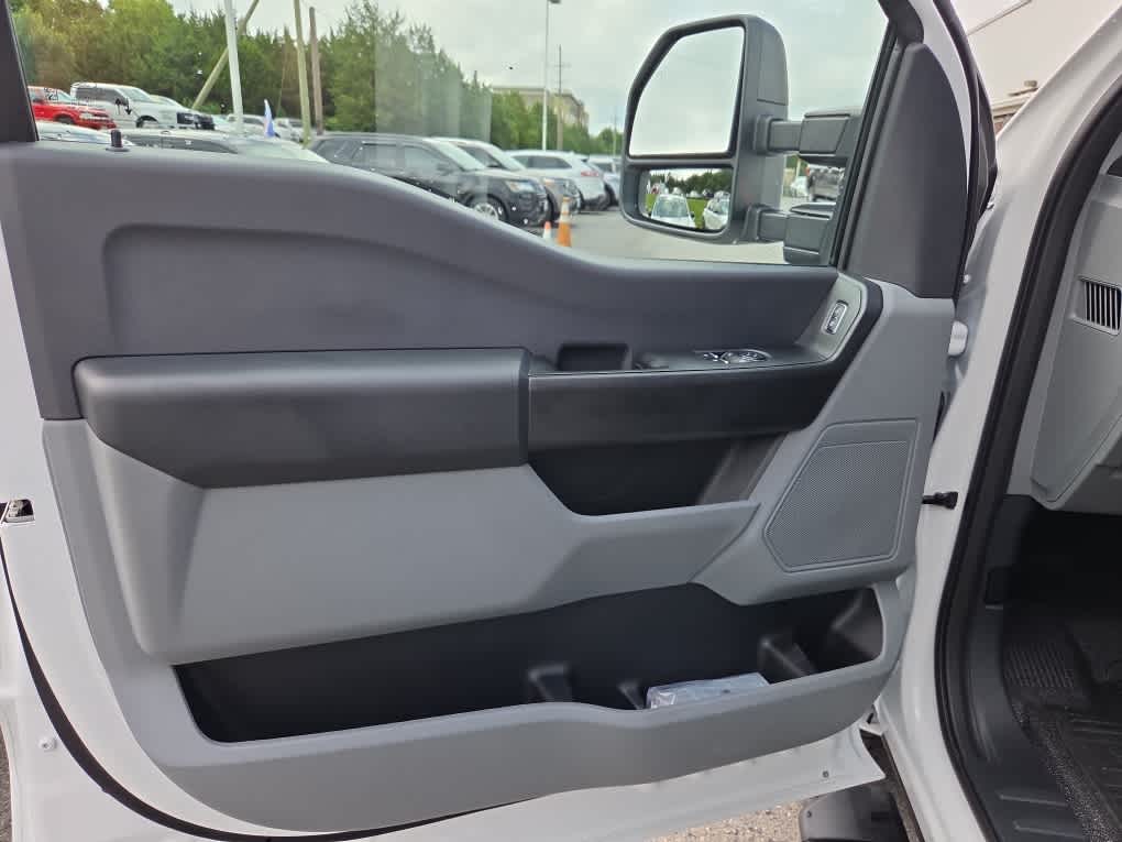 2025 Ford F-350 Chassis XL