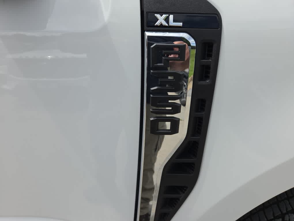 2025 Ford F-350 Chassis XL