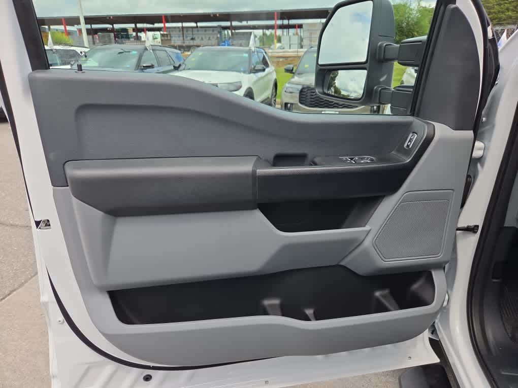 2025 Ford F-350 Chassis XL