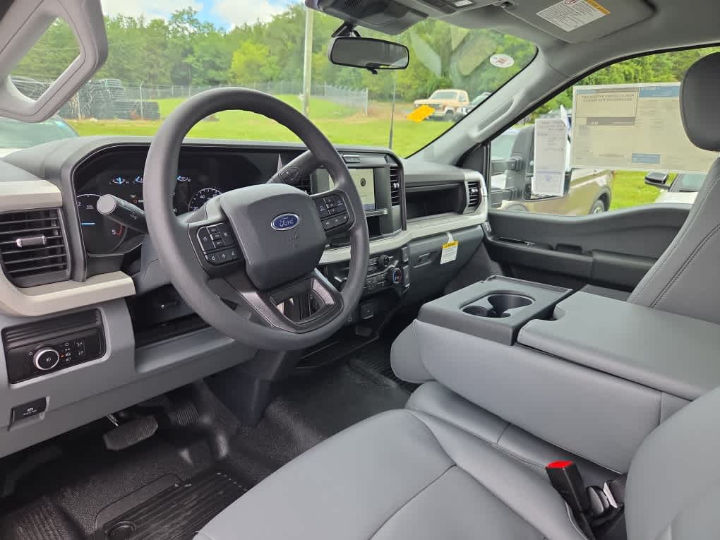 2025 Ford F-350 Chassis XL