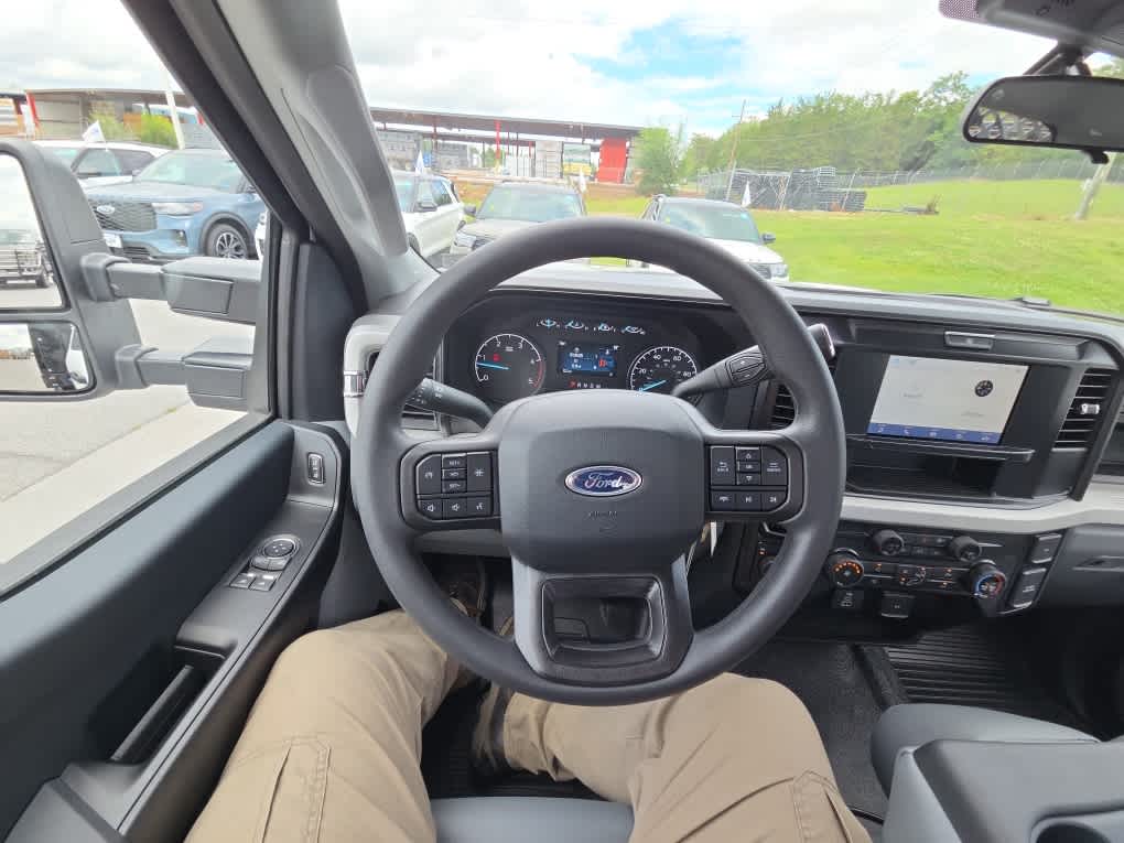 2025 Ford F-350 Chassis XL