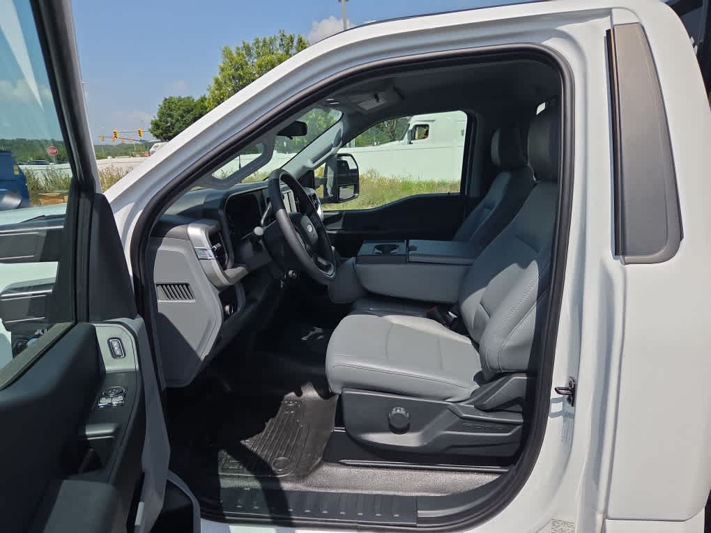 2025 Ford F-450 Chassis XL