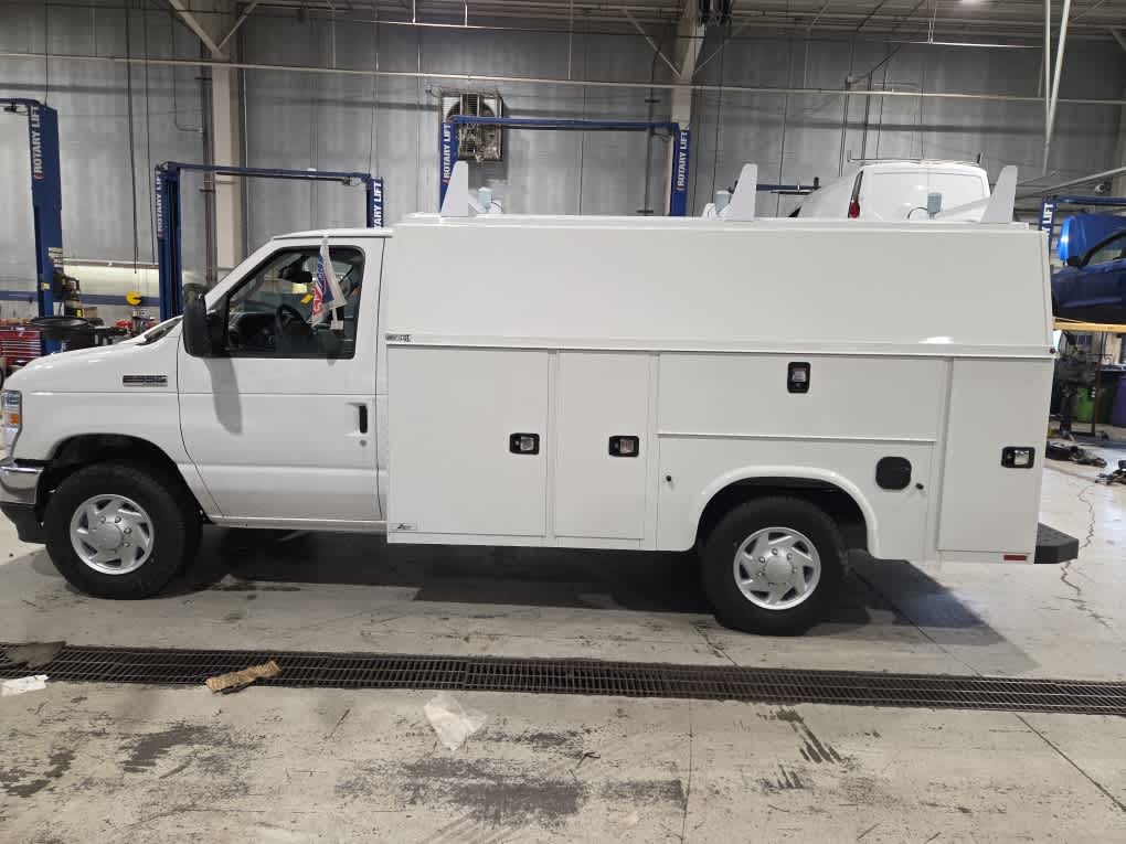2026 Ford E-350 Cutaway 