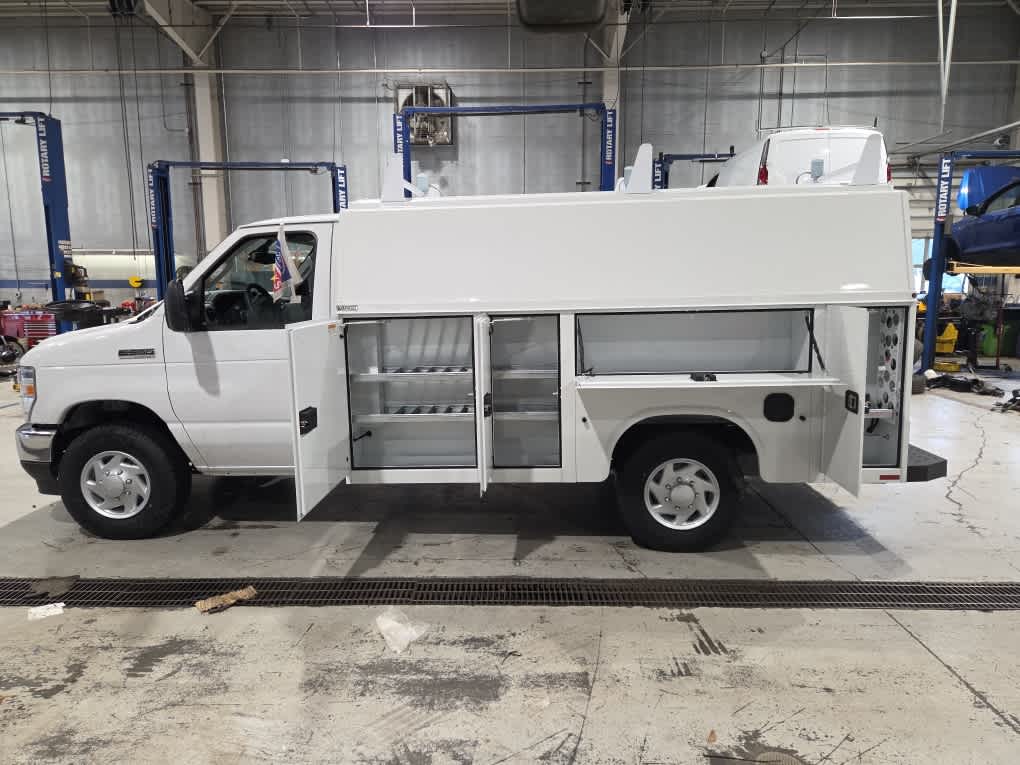 2026 Ford E-350 Cutaway 