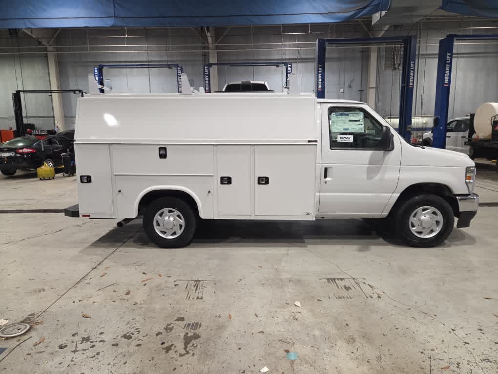 2026 Ford E-350 Cutaway 