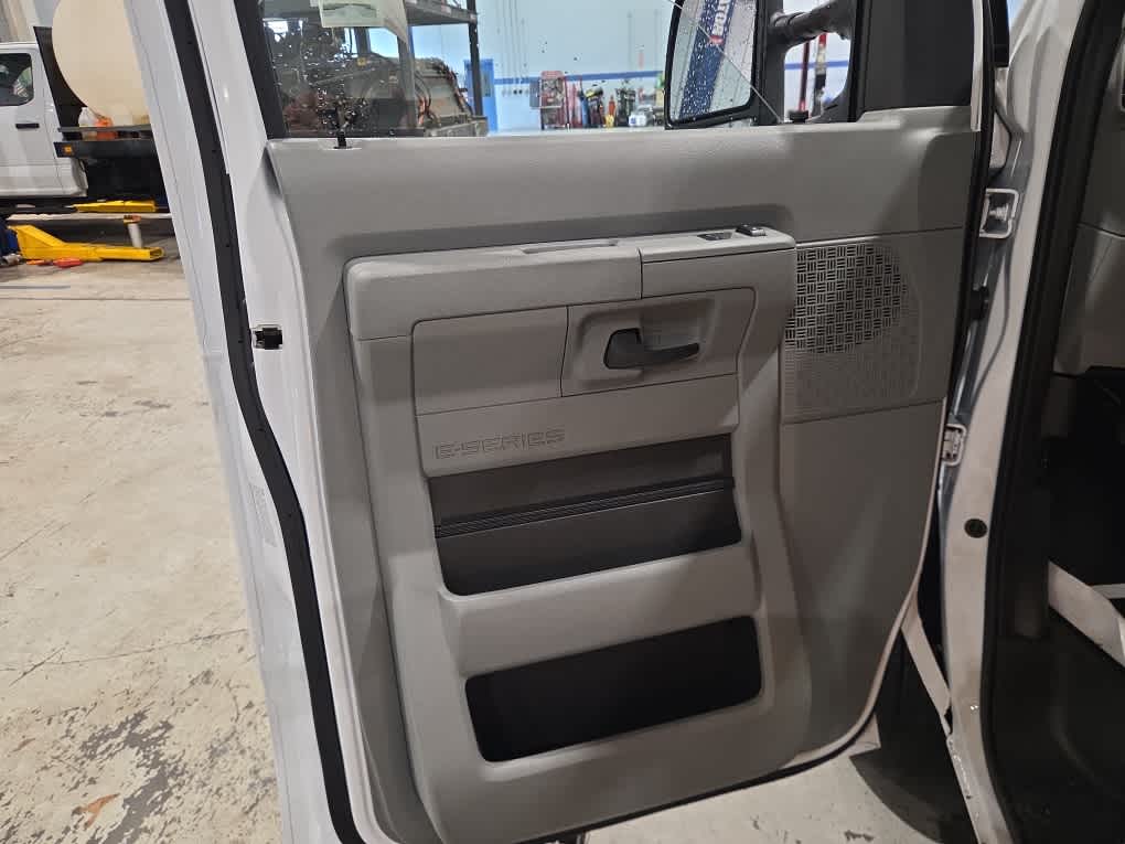 2026 Ford E-350 Cutaway 