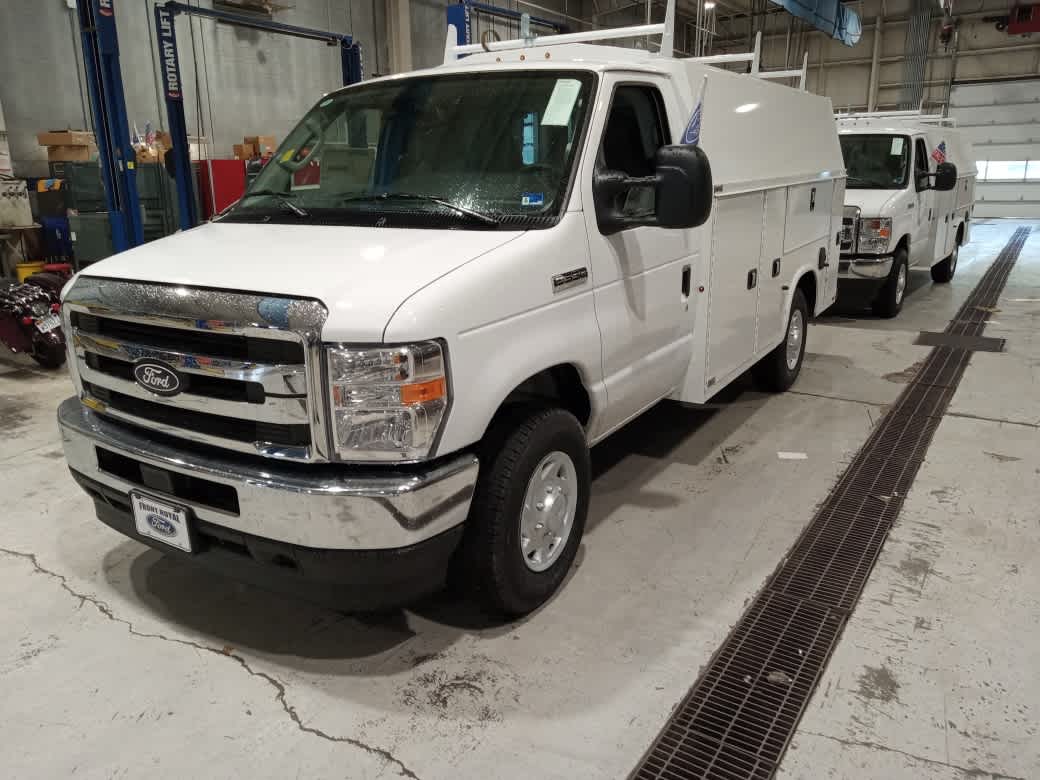 2026 Ford E-350 Cutaway 