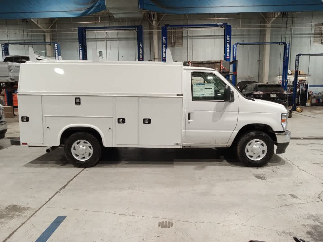 2026 Ford E-350 Cutaway 