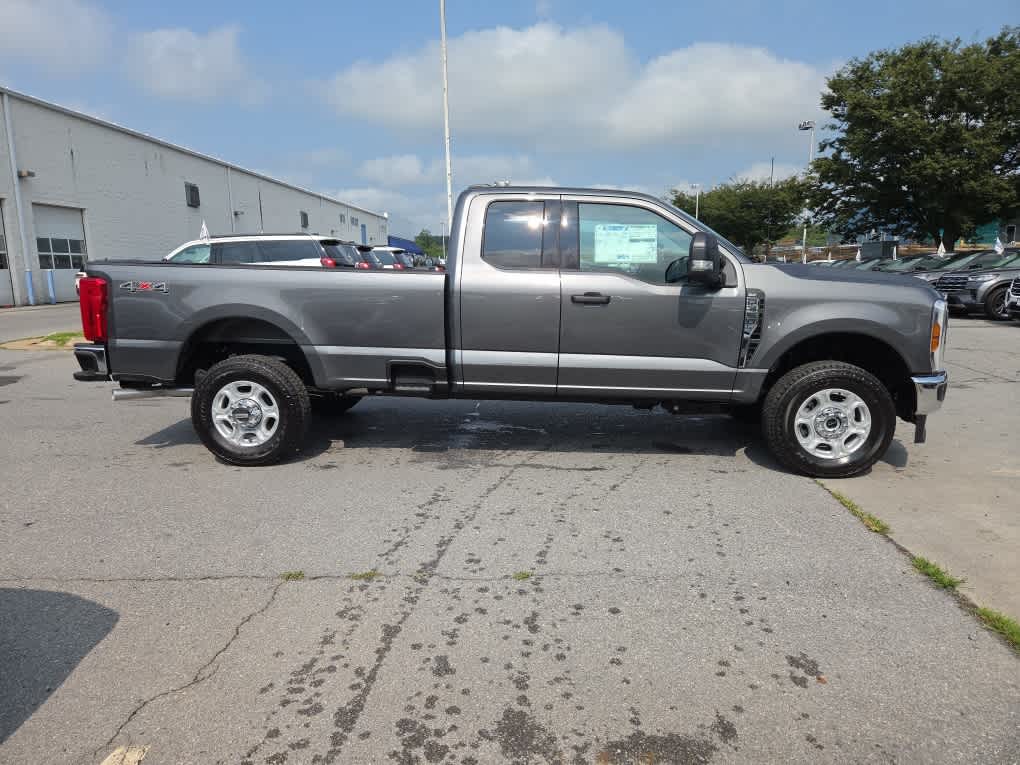 2026 Ford F-350 Super Duty XLT