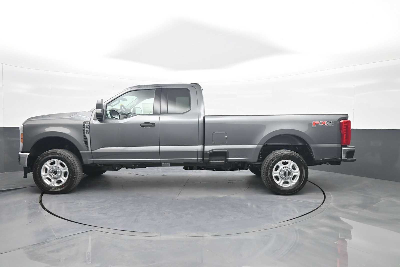 2026 Ford F-350 Super Duty XLT