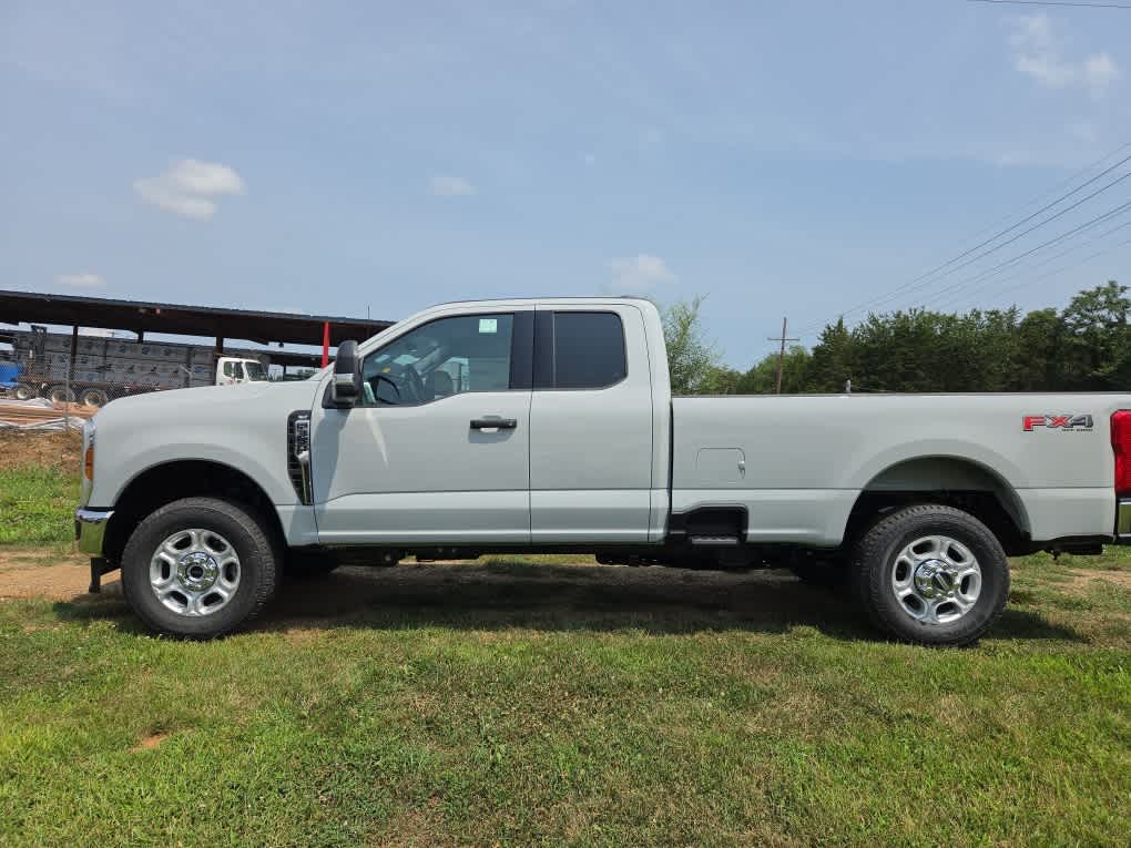 2026 Ford F-350 Super Duty XLT