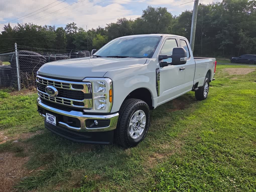 2026 Ford F-350 Super Duty XLT