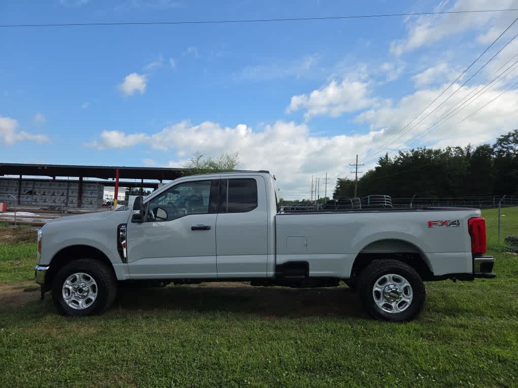 2026 Ford F-350 Super Duty XLT