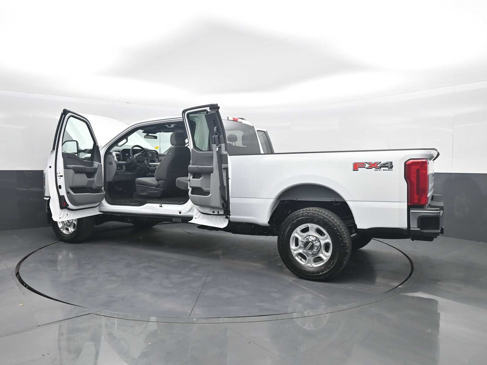 2026 Ford F-350 Super Duty XLT