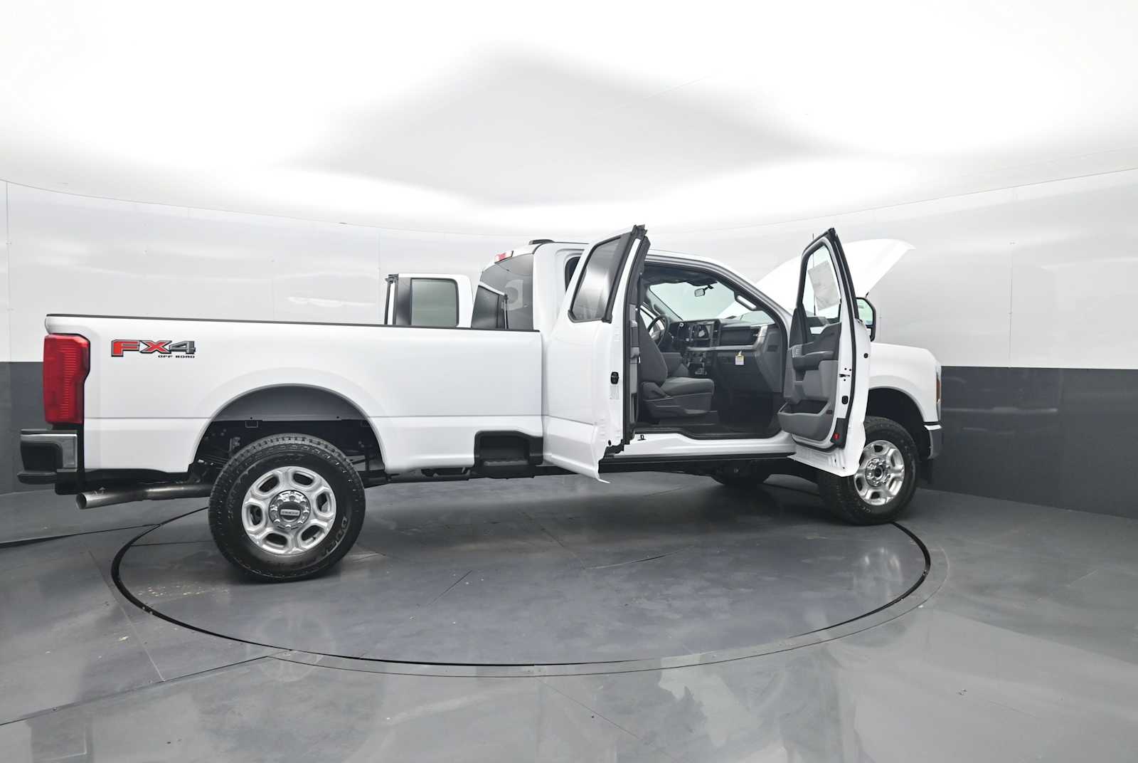 2026 Ford F-350 Super Duty XLT