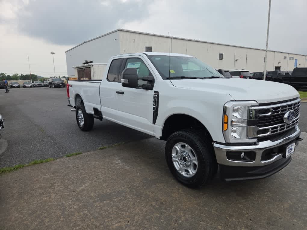 2026 Ford F-350 Super Duty XLT