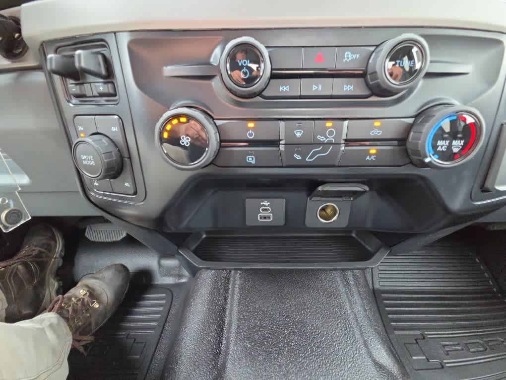 2026 Ford F-350 Super Duty XLT